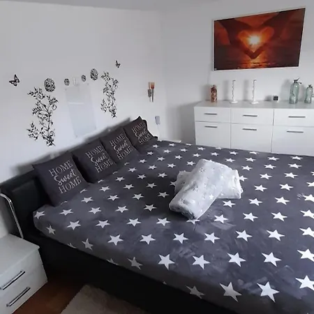 Apartment Mit Kleinem Garten