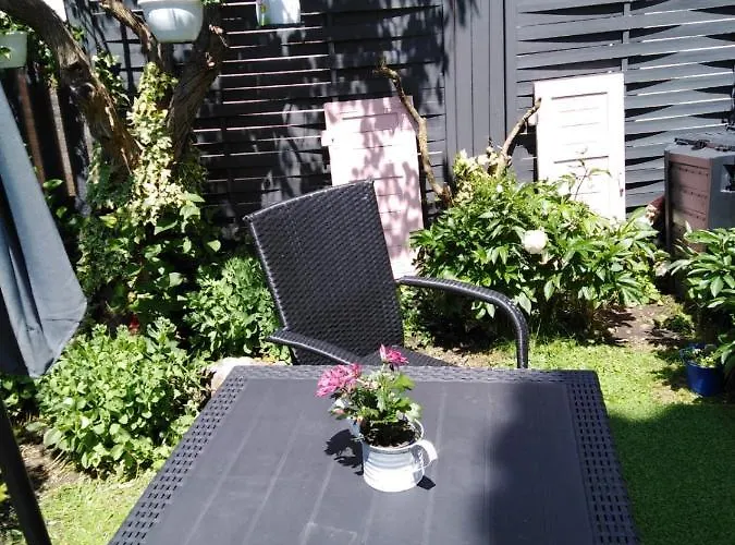 Mit Kleinem Garten Lägenhet